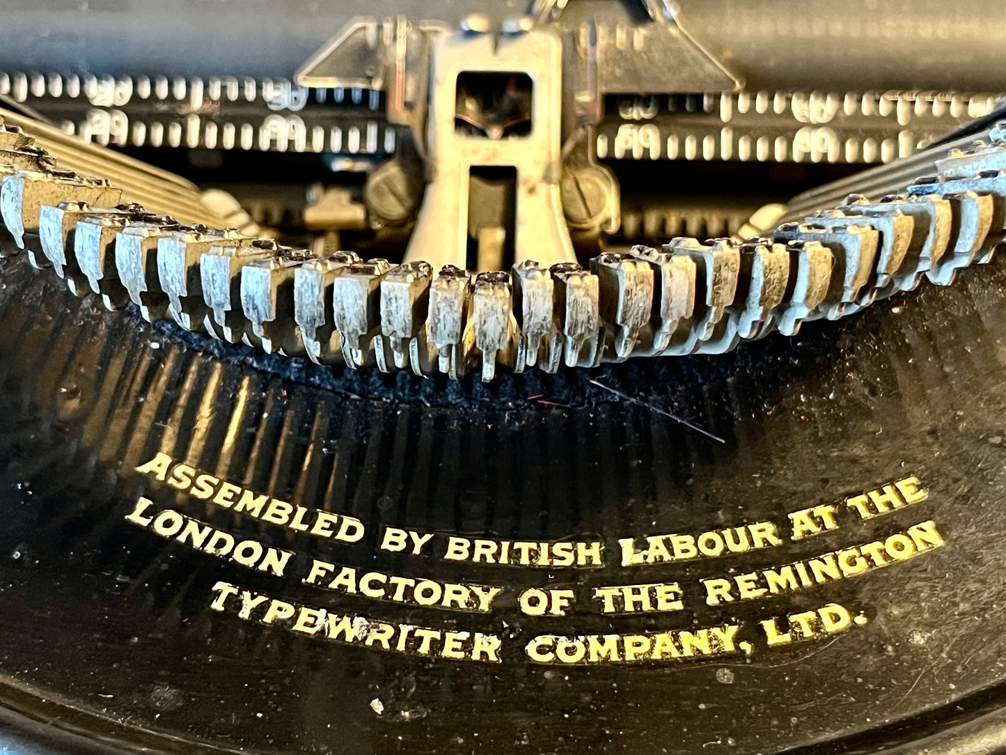 Rare Vintage 1920 Remington Portable Typewriter comes with its' Case. Case in good condition, unfortunately handle missing It has a unique method of raising the typebars to a printing position by means of a lever on the right side of the typewriter. Very good overall condition but please remember, buying vintage means it has been pre-loved so wear is in-keeping with age. If you would like more details, please do not hesitate to get into contact with us.